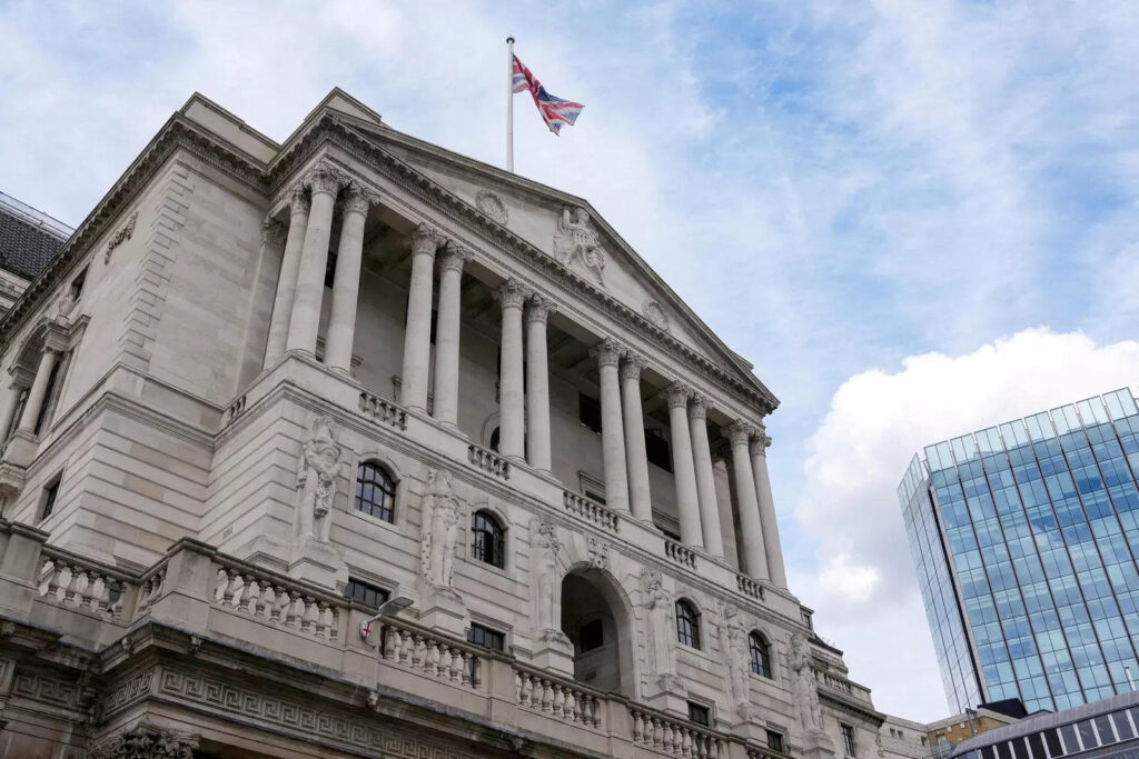 UK Inflation Falls Below Expectations, Pressuring BoE